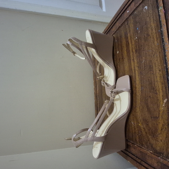 Jessica Simpson Tan Wedge Shoes - Picture 6 of 7